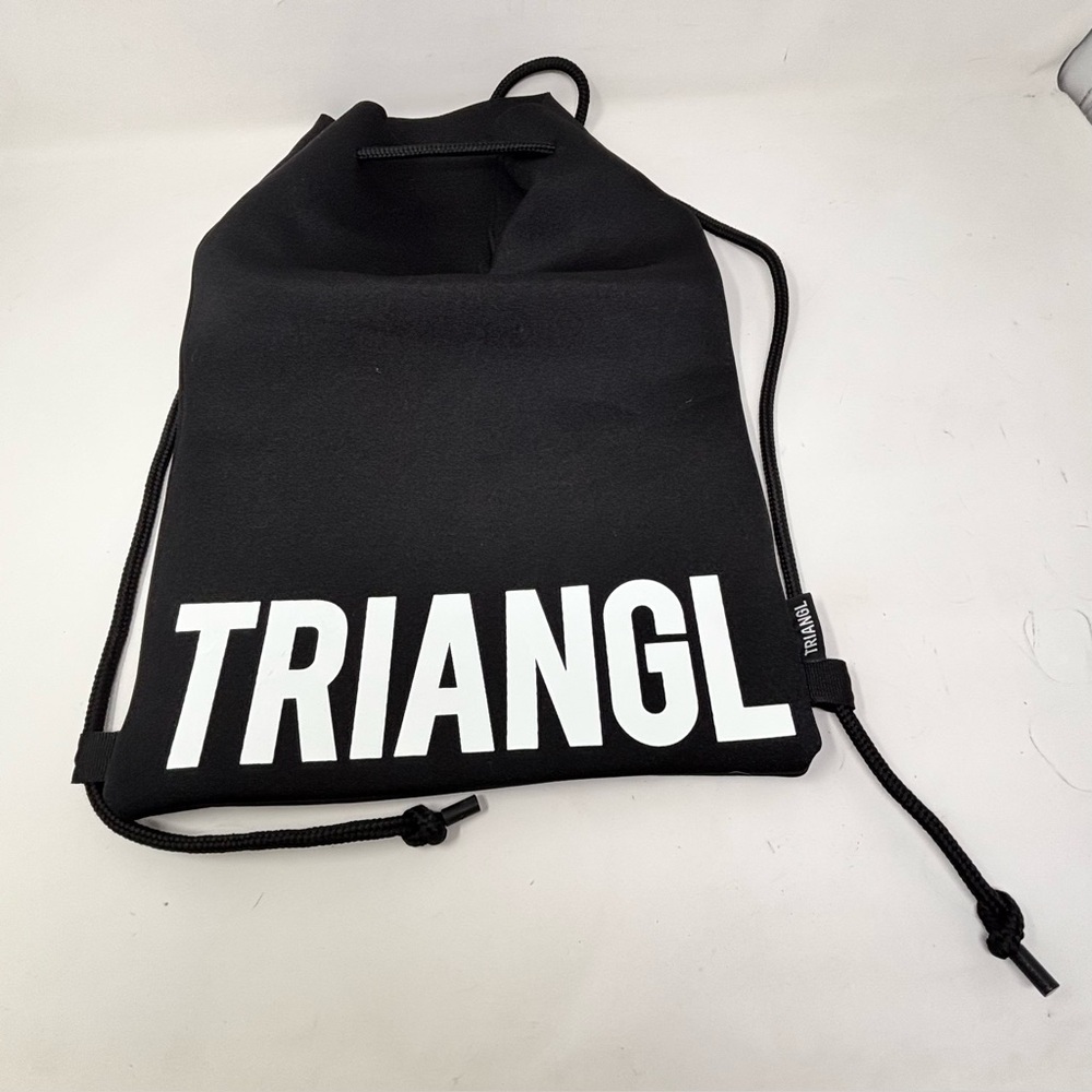 TRIANGL Women’s Black Swimwear Neoprene Drawstring Cinch Backpack Bag 11” X 17”